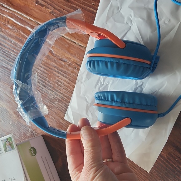 Awatrue Wired Headphones ☆ Model AT2 ☆ Kids Headphones ☆ New in Box ☆ - Picture 12 of 16